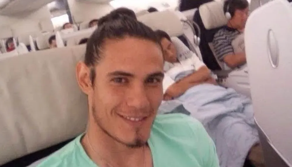 Cavani rumbo a Hong Kong