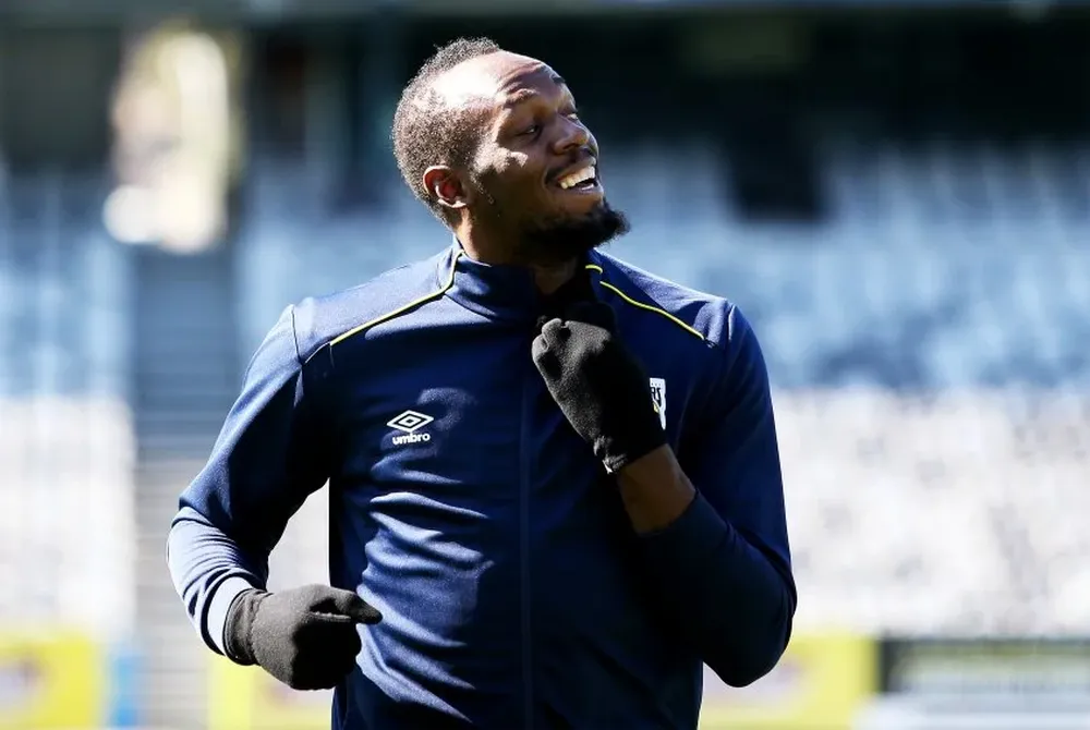Bolt sonriente en el comienzo de su etapa como futbolista