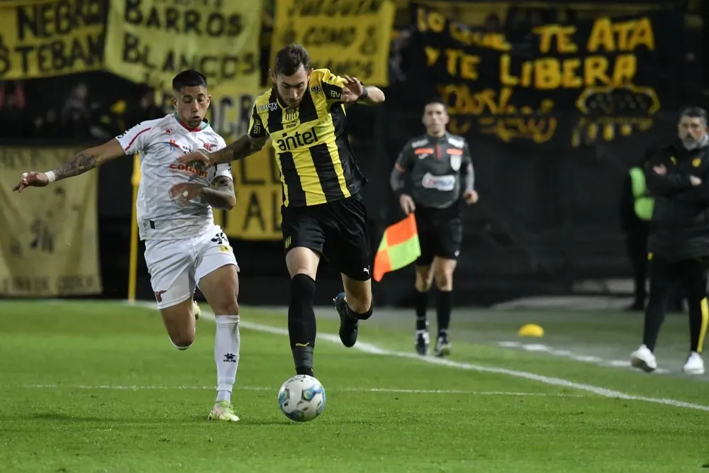 Cristian Olivea marcado por Yonathan Rak