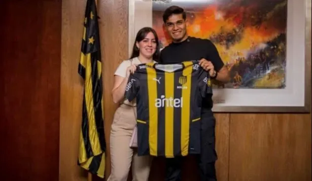 Matías Arezo, Camila Cedrés y la camiseta de Peñarol