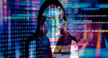 El Observador | code-projected-over-woman-3861969.webp