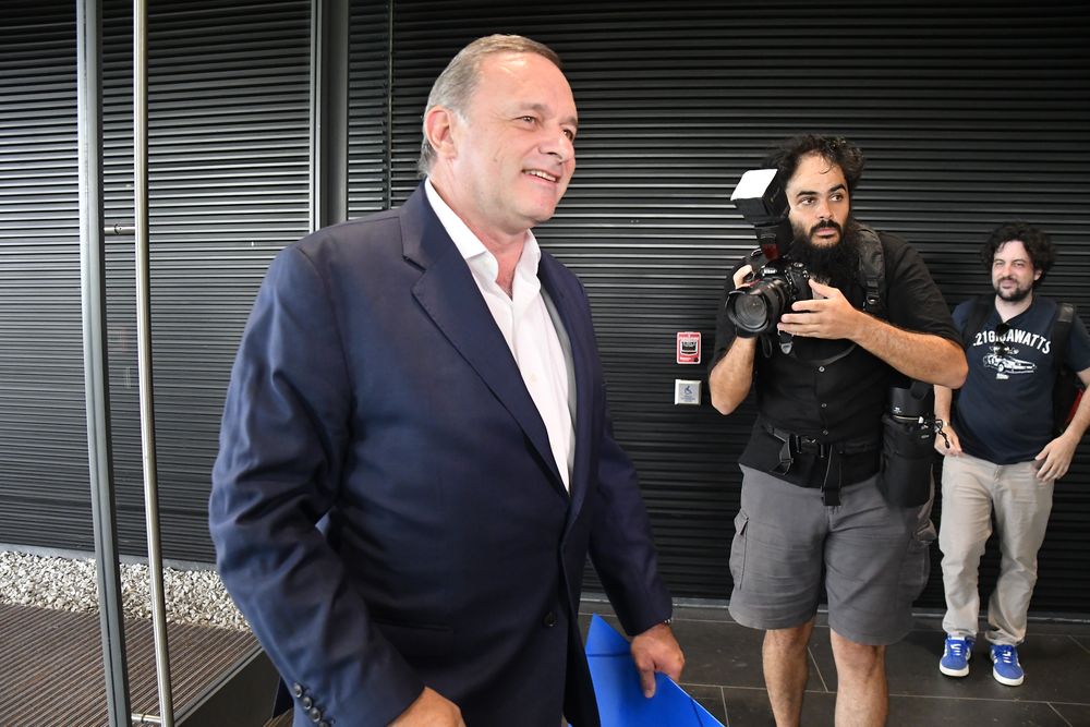 Álvaro Delgado antes de una de las reuniones con jerarcas del Frente Amplio