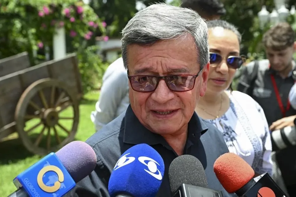 “Estamos tratando de hacer honor al criterio que se impuso en la mesa, que lo que se va acordando, se va implementando”, afirmó el jefe del Ejército de Liberación Nacional, Pablo Beltrán.