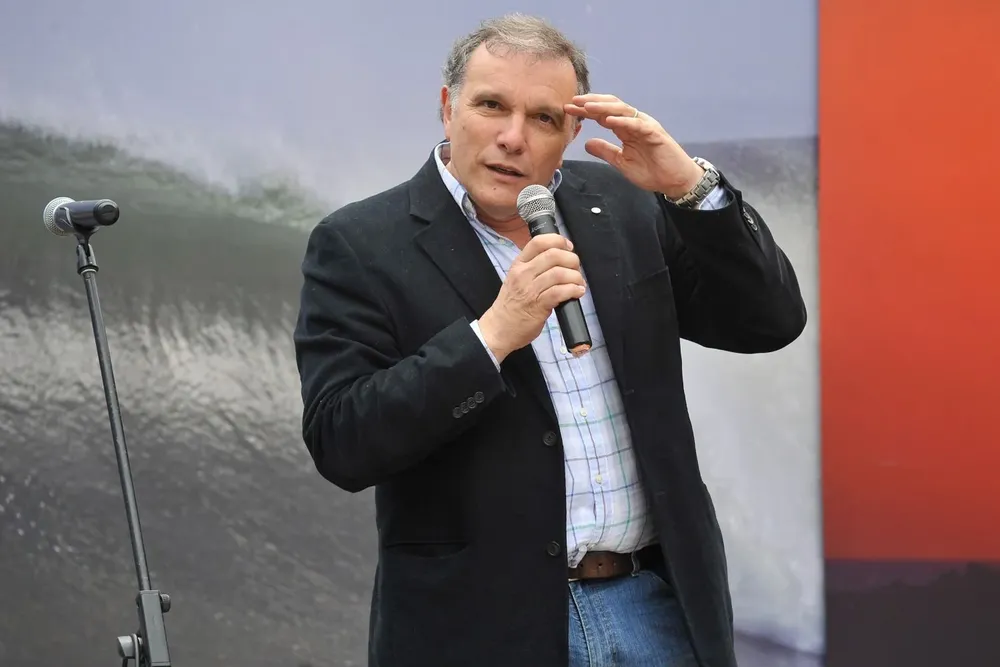 El debate entre el intendente y el presidente del FA está en modo pausa