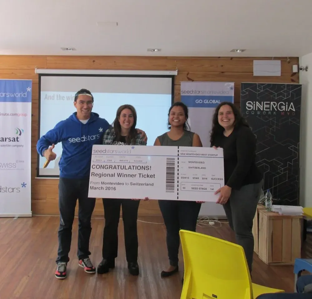 Momento de la premiación a GPS GAY