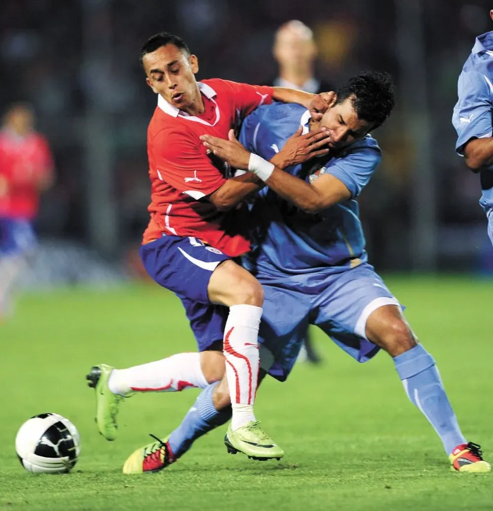 Mauricio Victorino en acción con la celeste a la que vuelve tras más de tres años