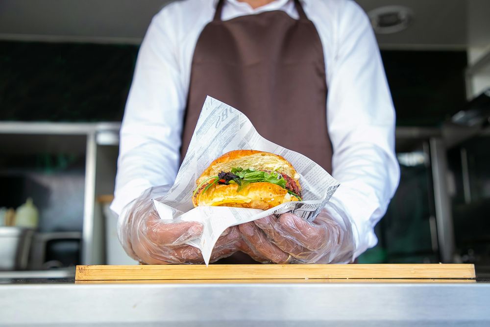 Una cadena de restaurantes busca renovar sus equipos en Florida. Pexels