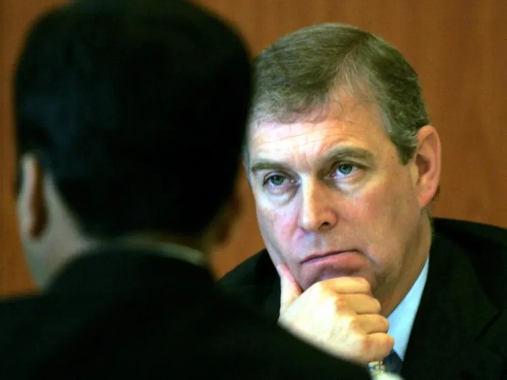 El príncipe Andrés está en la cuerda floja