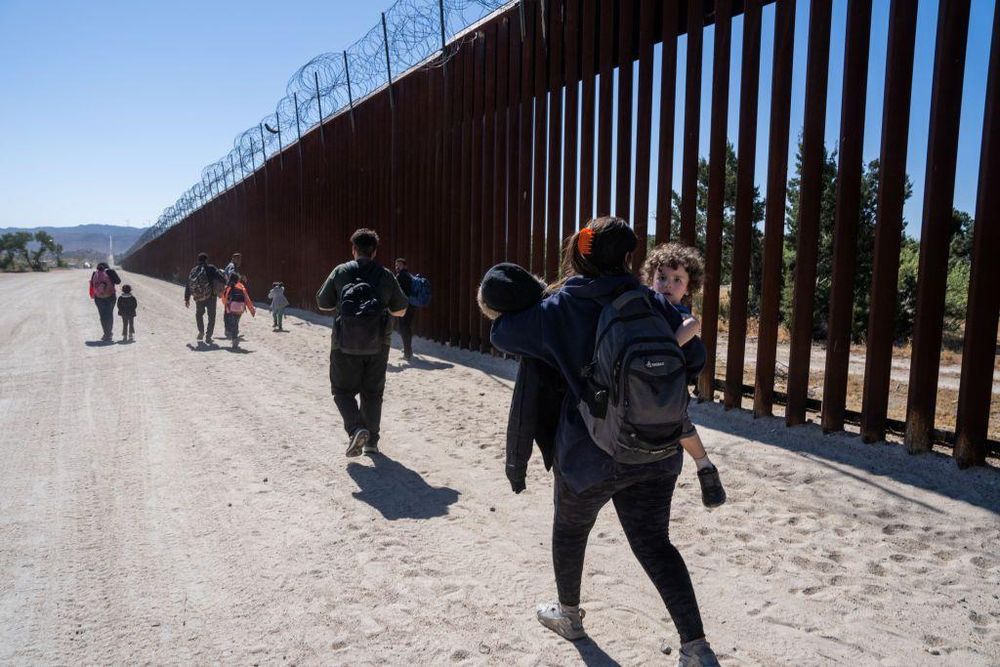 Desde médicos cubanos hasta ingenieros venezolanos, muchos de los millones de migrantes que han accedido a EE.UU. cruzando la frontera por México son trabajadores altamente cualificados.