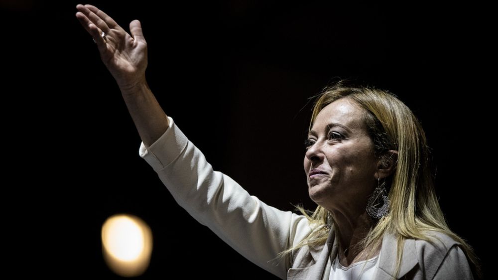 El G-7 se celebra esta vez en Italia, en la bella región del sur llamada Apulia. La anfitriona será la mandataria de ultraderecha Giorgia Meloni, quien acaba de arrasar en las elecciones del 9J. En la cumbre, donde la guerra de Ucrania y el gasto en defensa serán temas centrales, se encontrará con el presidente francés Macron, quien en las antípodas obtuvo los peores resultados en la UE. Las discrepancias entre EE.UU. y Europa demorarán el crédito a los ucranianos de manera inexplicable.