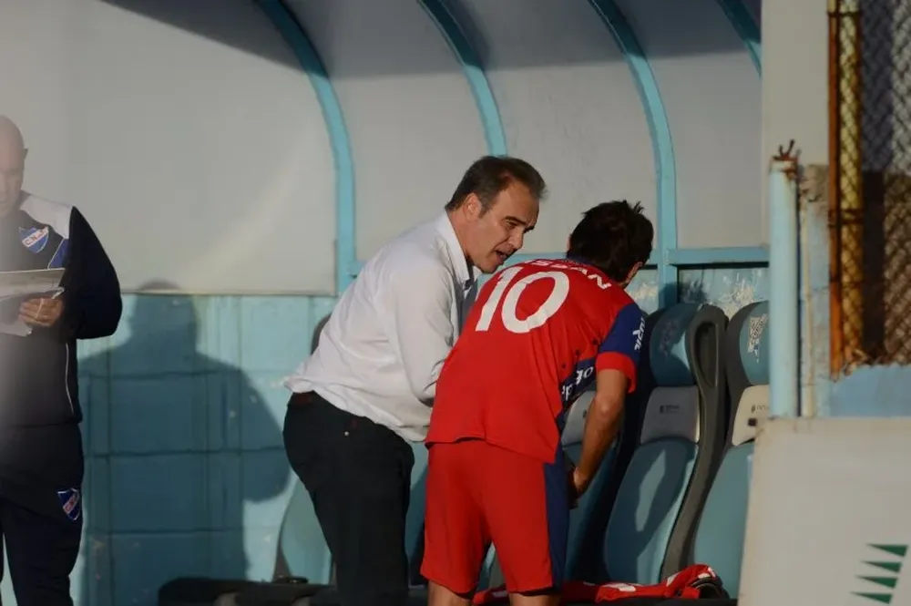 La carta en la manga de Lasarte: manda a la cancha a Ligüera