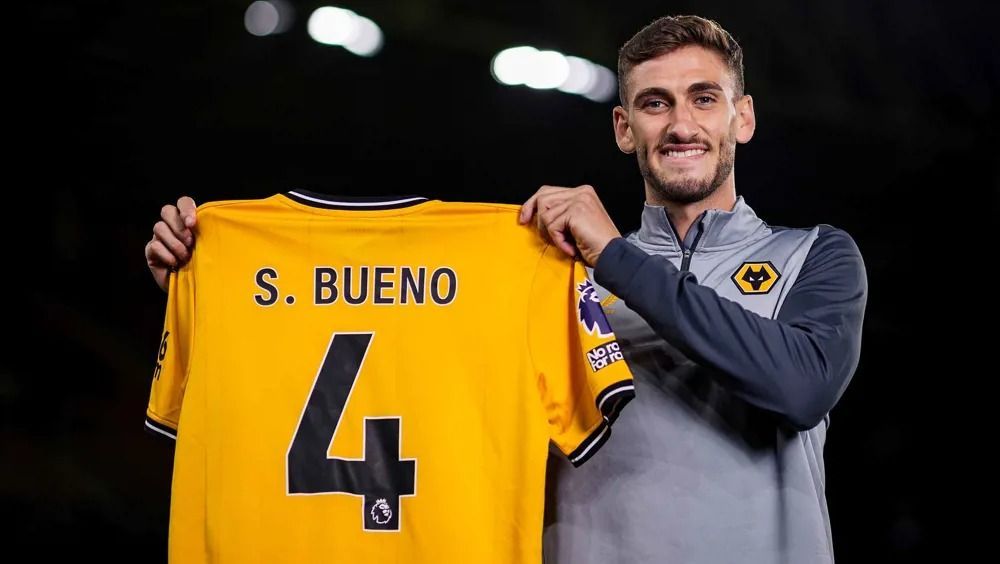 Santiago Bueno fue presentado en Wolves
