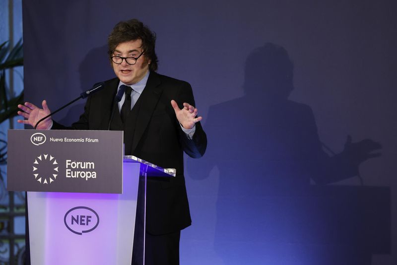 Javier Milei se metió de lleno en la elección de España ante empresarios en Madrid: "Al impresentable dictador de Pedro Sánchez hay que sacarlo a patadas"