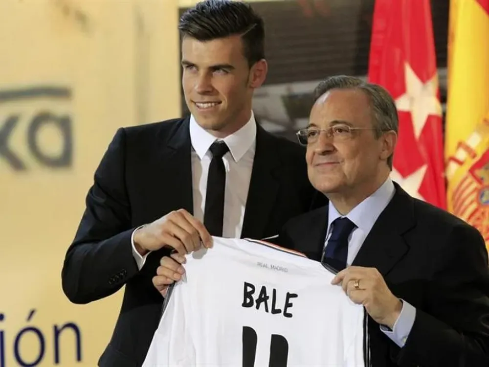 Bale con su nueva camiseta