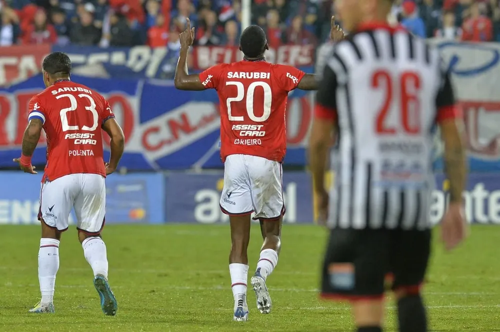 Gonzalo Carneiro, gol y asistencia, otra vez clave