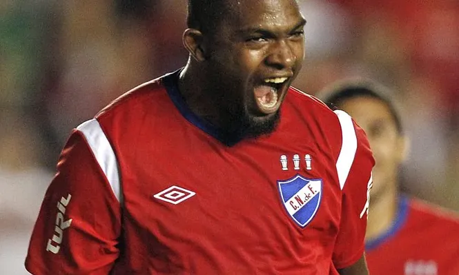 Morro García celebrando un gol con Nacional