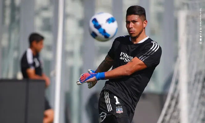 Brayan Cortés, exgolero de Colo Colo, es seguido de cerca por Peñarol