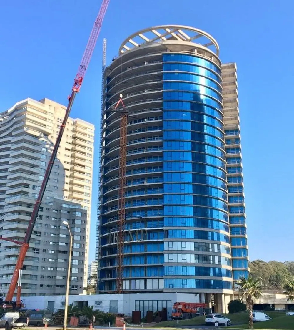 La construcción de la lujosa torre está parada desde finales de 2019.