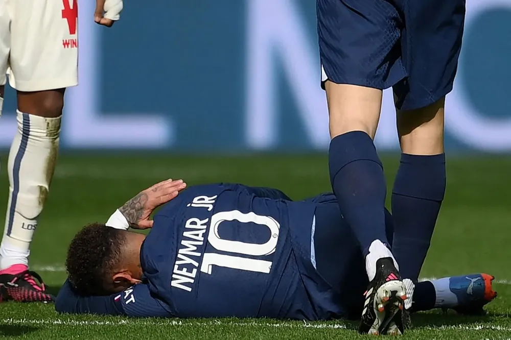 El 19 de febrero Neymar se lesionó en PSG-Lille cuando fue pisado por Benjamin Andre
