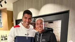Christian Almeida y Luis Suárez en un asado