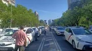Taxistas marchan en Madrid contra las 8.500 nuevas licencias de VTC a Cabify&nbsp;- EUROPA PRESS