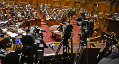 el fa intenta convencer a los diputados rebeldes antes de aplicar disciplina partidaria