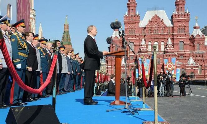 Vladimir Putin preside una de las celebraciones por la victoria contra los nazis en la Plaza Roja.&nbsp;&nbsp;