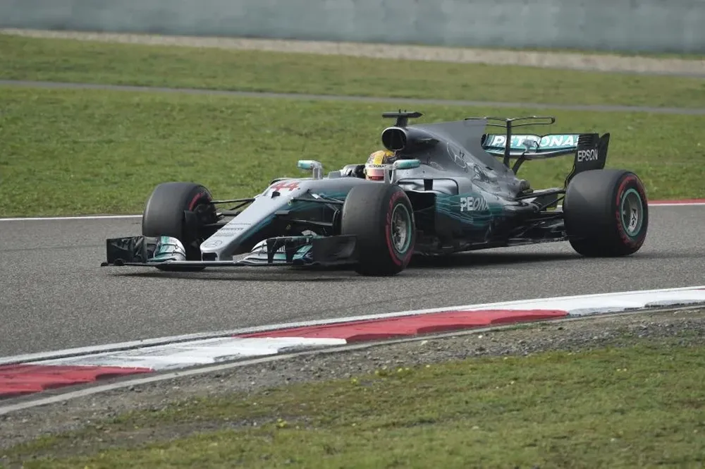 Lewis Hamilton volvió a brillar sobre el circuito