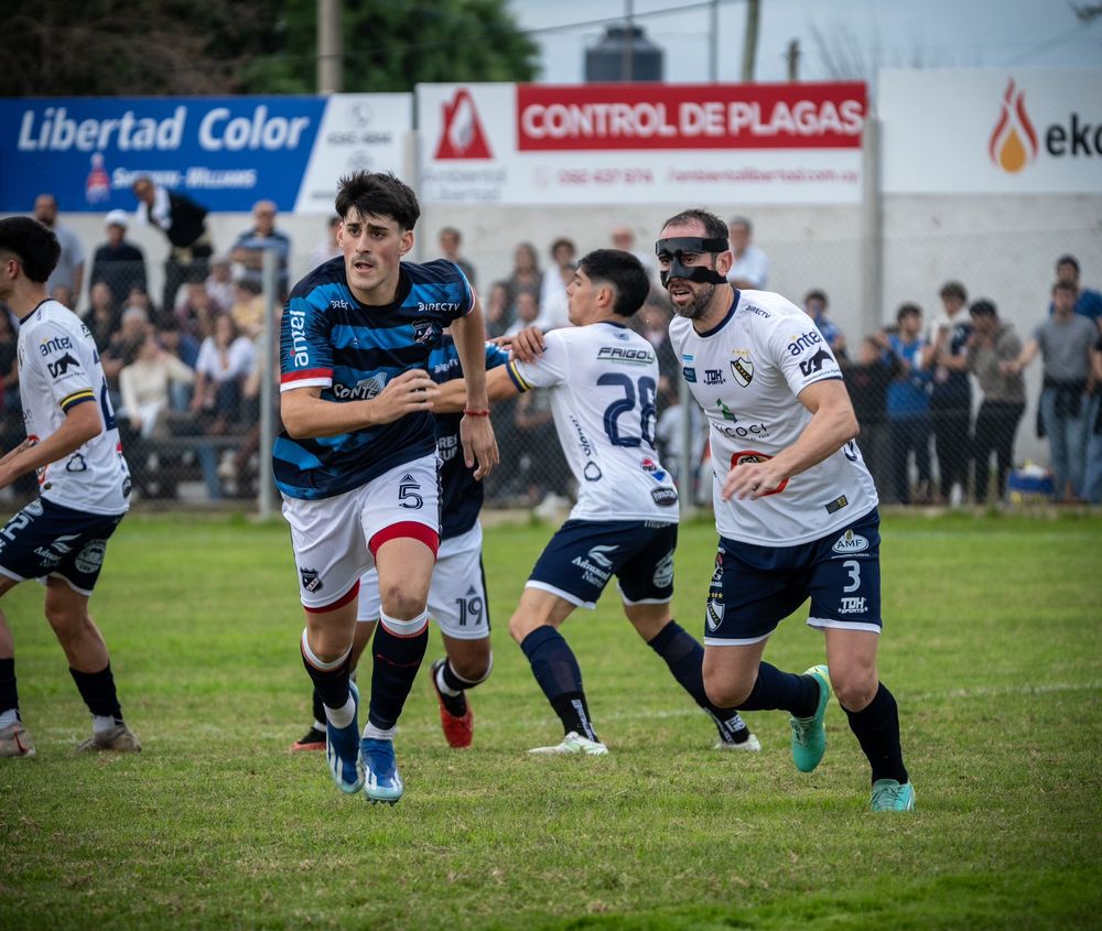 Diego Godín en Porongos de Flores