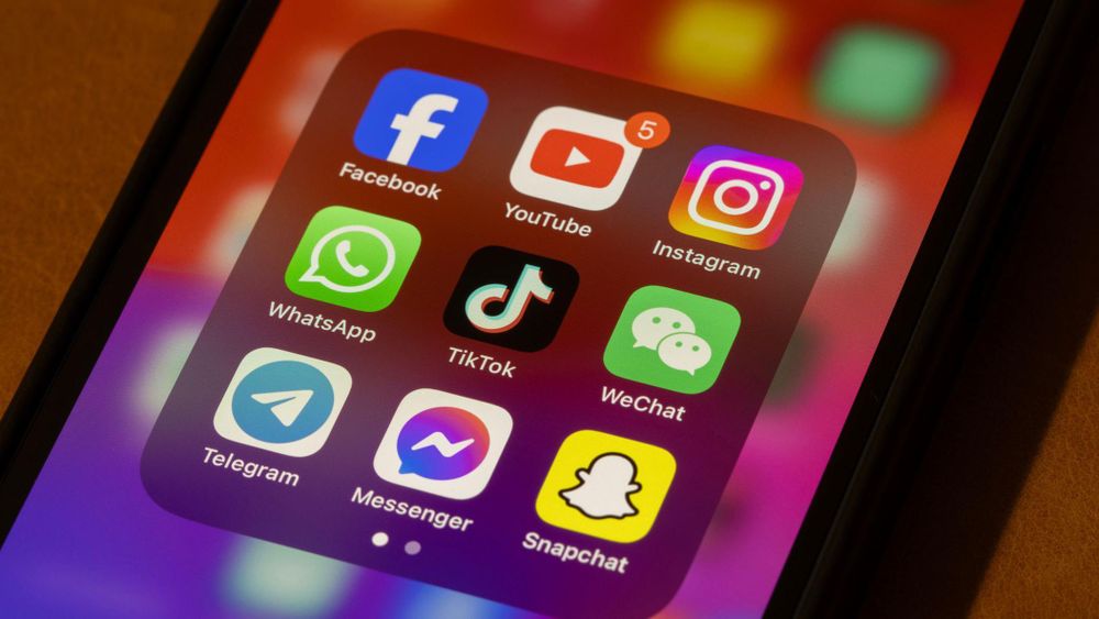 Las principales redes sociales enfrentan una ola de demandas judiciales ante distintos tribunales de EE.UU. que podrían forzarlas a cambiar su manera de operar.