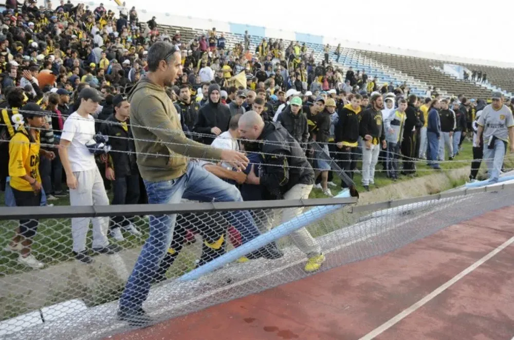 La caída del muro en el sector de Peñarol