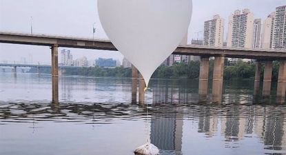 Corea del Norte lanza globos con basura a Corea del Sur.