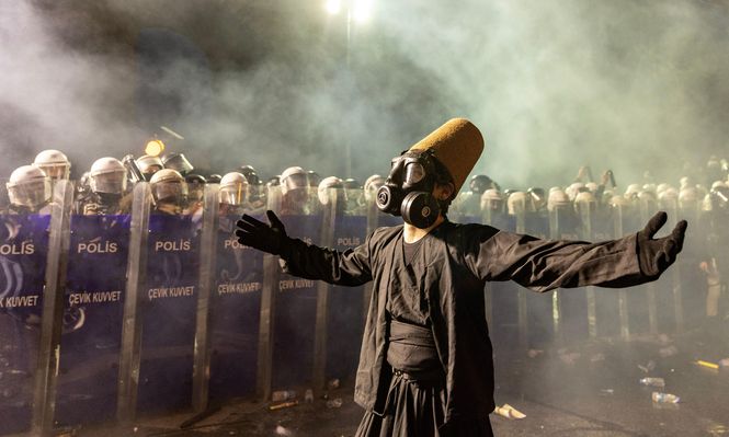 3 claves para entender las masivas manifestaciones en Turquía que desafían a Erdogan y por las que ya han detenido a más de 1.000 personas