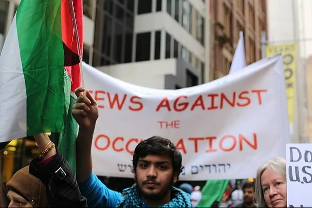 El grupo IfNotNow busca organizar a la comunidad para poner fin al apoyo de Estados Unidos al sistema de apartheid de Israel.