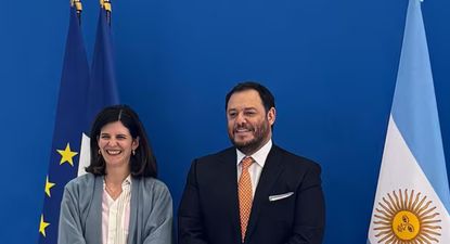 Demián Reidel junto a Clara Chappaz, ministra francesa de Inteligencia Artificial y Tecnología, durante su visita a París entre el 22 y 24 de mayo.