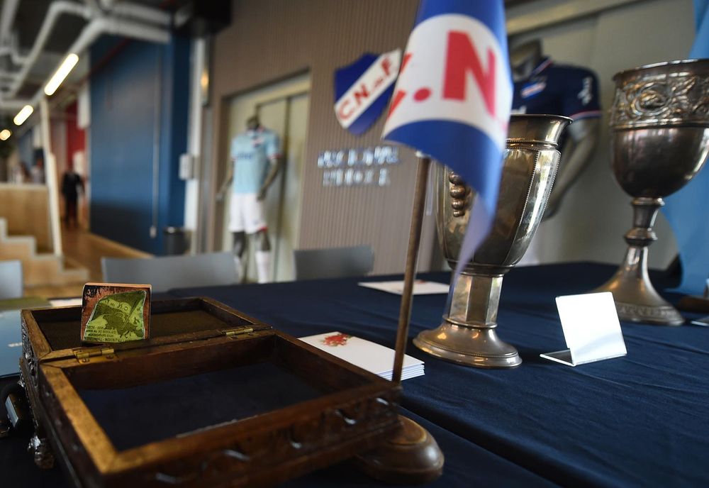 El lanzamiento del sello de Nacional por la Gira de 1925 El lanzamiento del sello de Nacional por la Gira de 1925