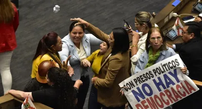 bolivia: mujeres parlamentarias se agarraron a las pinas en plena sesion