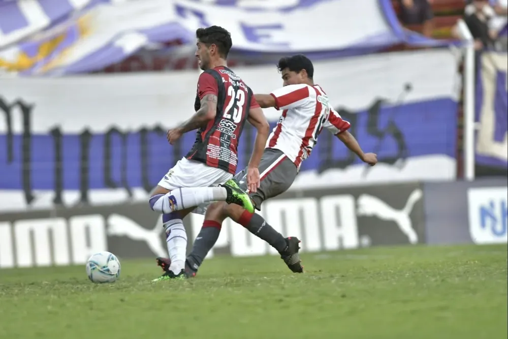 El toque de derecha para batir a Francisco Casanova