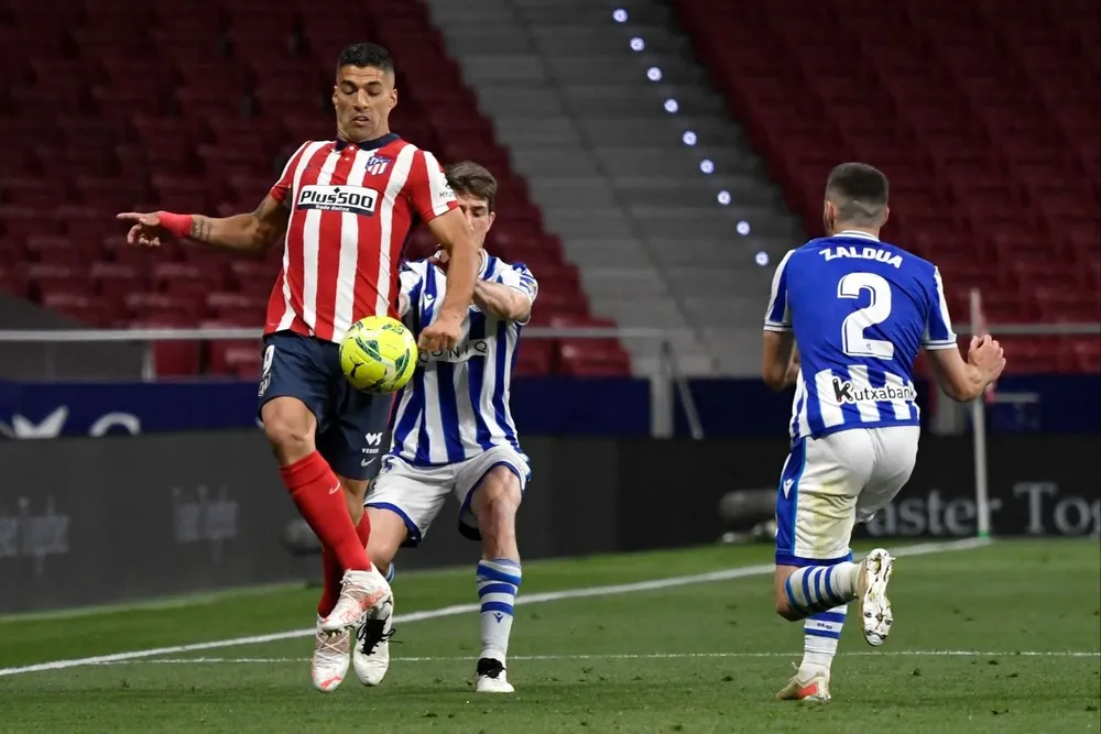 Suárez marcado por Eritz Elustondo