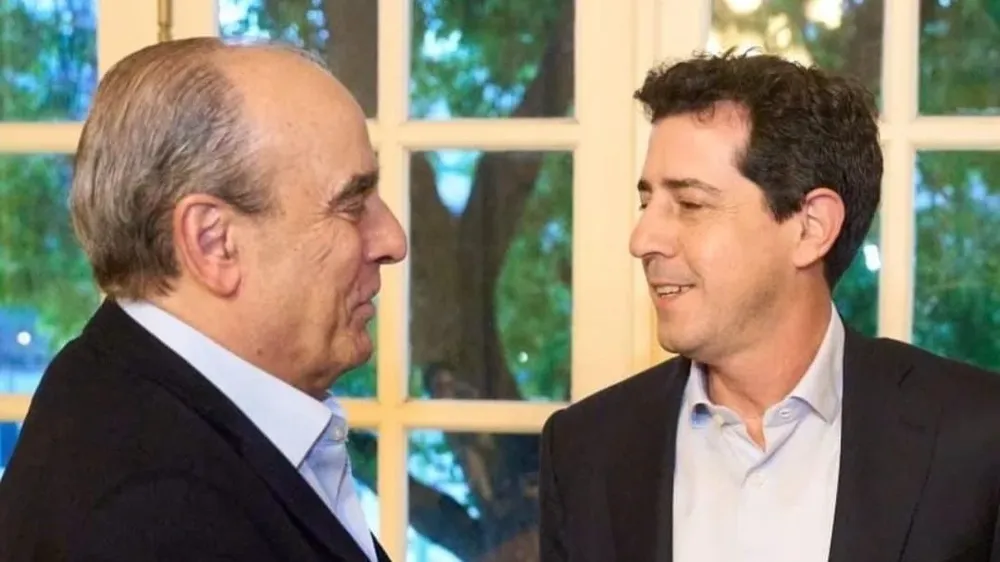 Wado de Pedro y Guillermo Francos el 31 de octubre en la Universidad Austral, donde compartieron panel en el marco de la presentación del libro La gestión del diálogo, de Gonzalo Aziz