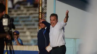 Martín Lasarte le da indicaciones a sus jugadores en el Tróccoli