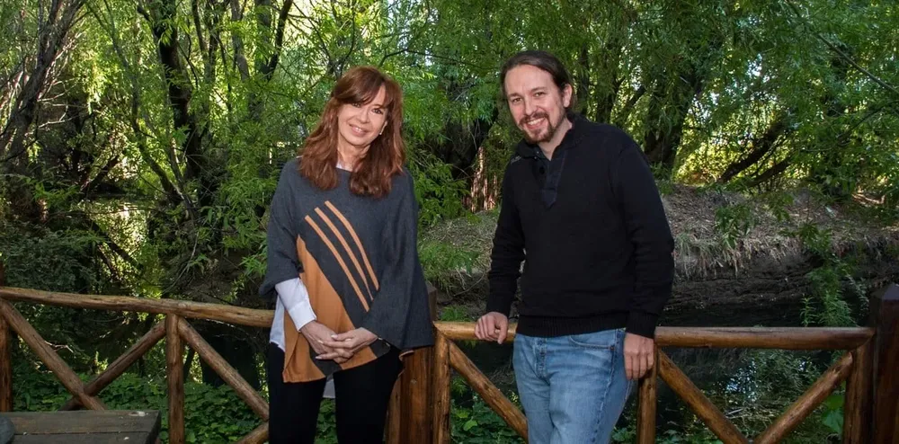 Pablo Iglesias y Cristina Kirchner, durante un encuentro en El Calafate (foto @CFKargentina).