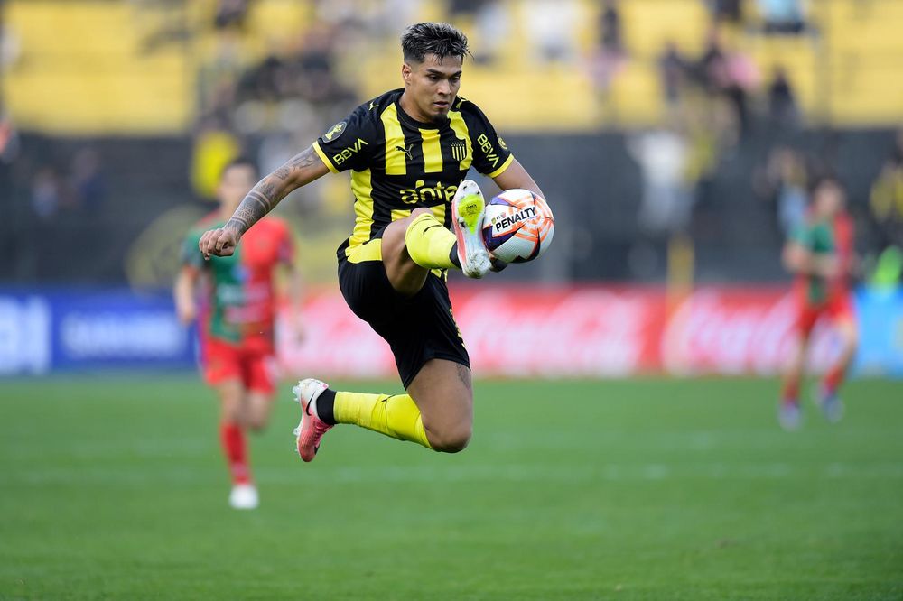 Matías Arezo en el partido ante Boston River