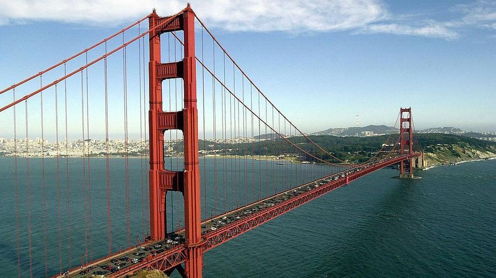 El puente Golden Gate, en California, es uno de los monumentos más famosos de Estados Unidos, pero antes de que se instalaran redes antisuicidios también era elegido por muchos para quitarse la vida.